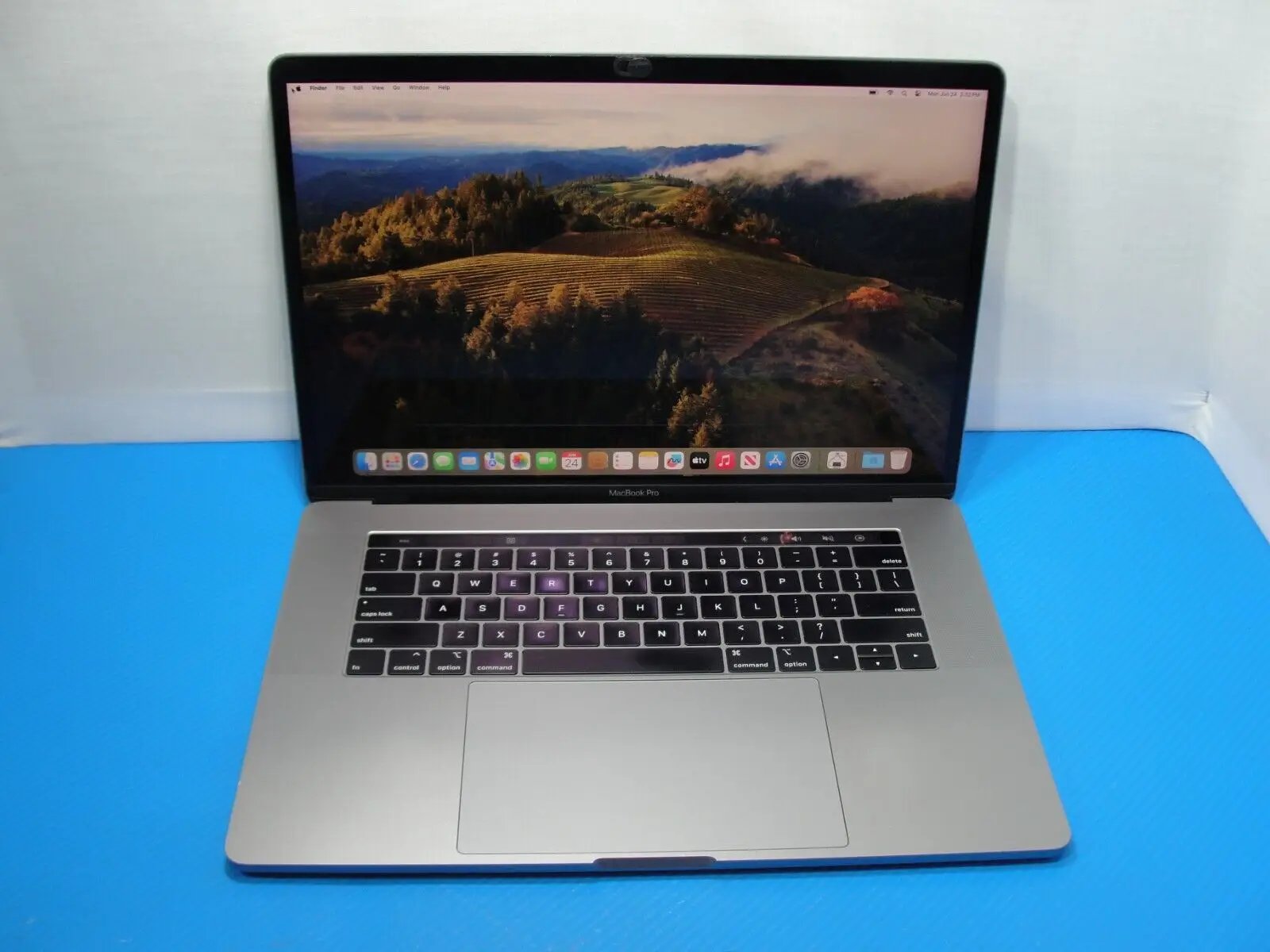 191 cycle! Apple MacBook Pro 15" 2018 i7-8580H 2.6GHz 16GB 512GB A1990 Pro 560X