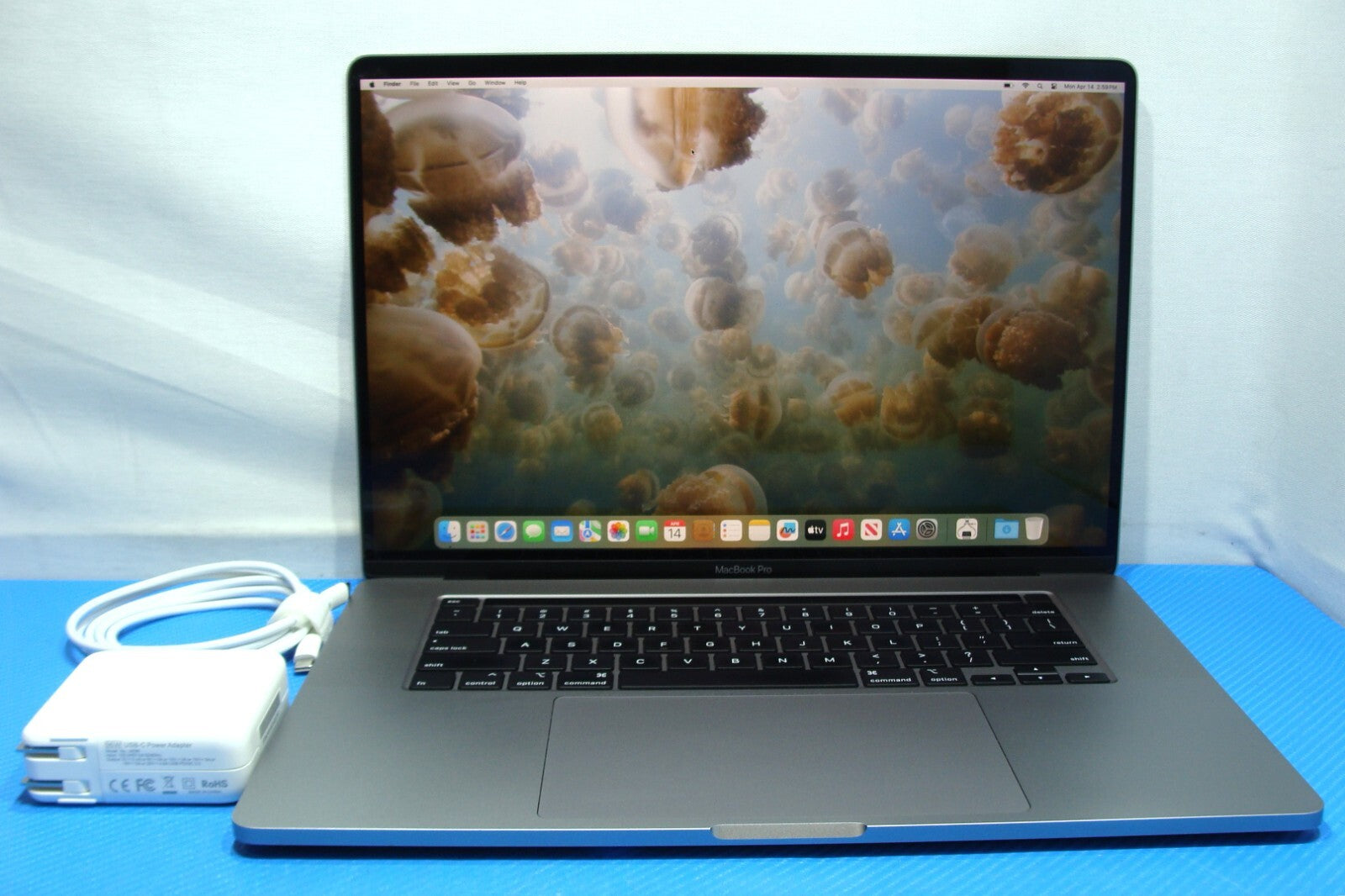 Apple MacBook Pro A2141 16" PRO 5300M i7-9750H 2.6GHz 32GB RAM 512GB MVVL2LL/A