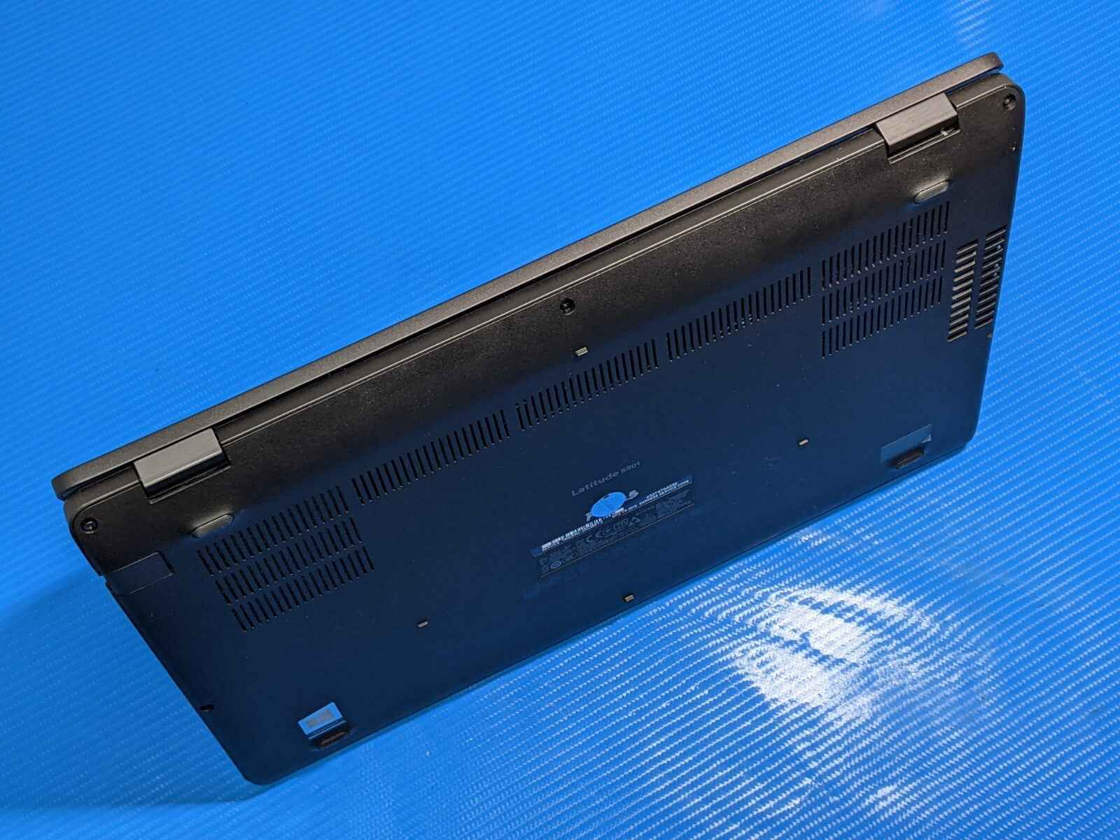Dell Latitude 5501 15.6" FHD Intel i5-9400H 2.5GHz 32GB 256GB SSD W11P +Charger