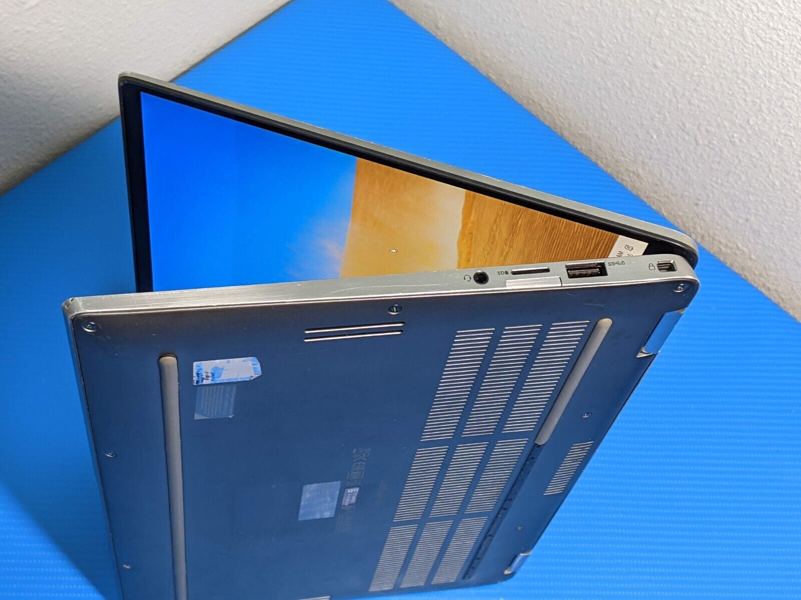 Dell Latitude 9410 2in1 14"FHD TOUCH i7-10610U 1.8GHz 16GB 256GB Windows 11 Pro