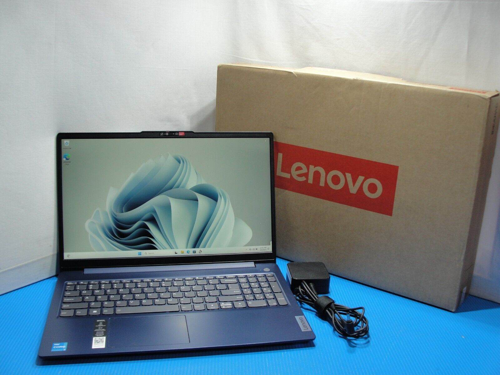 Lenovo IdeaPad Slim 3 15IRU8 15.6”FHD TOUCH Core i3-1315U 1.2GHz 8GB SSD 256GB