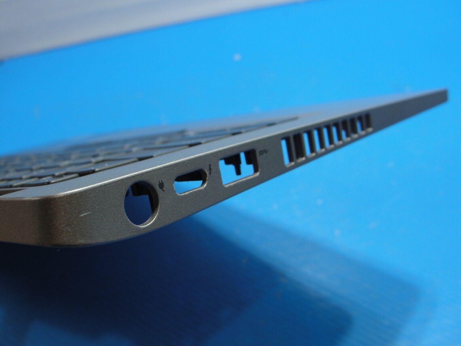 Dell Latitude 5411 14" Palmrest w/Touchpad Keyboard Backlit AM2VW000200 Grade A