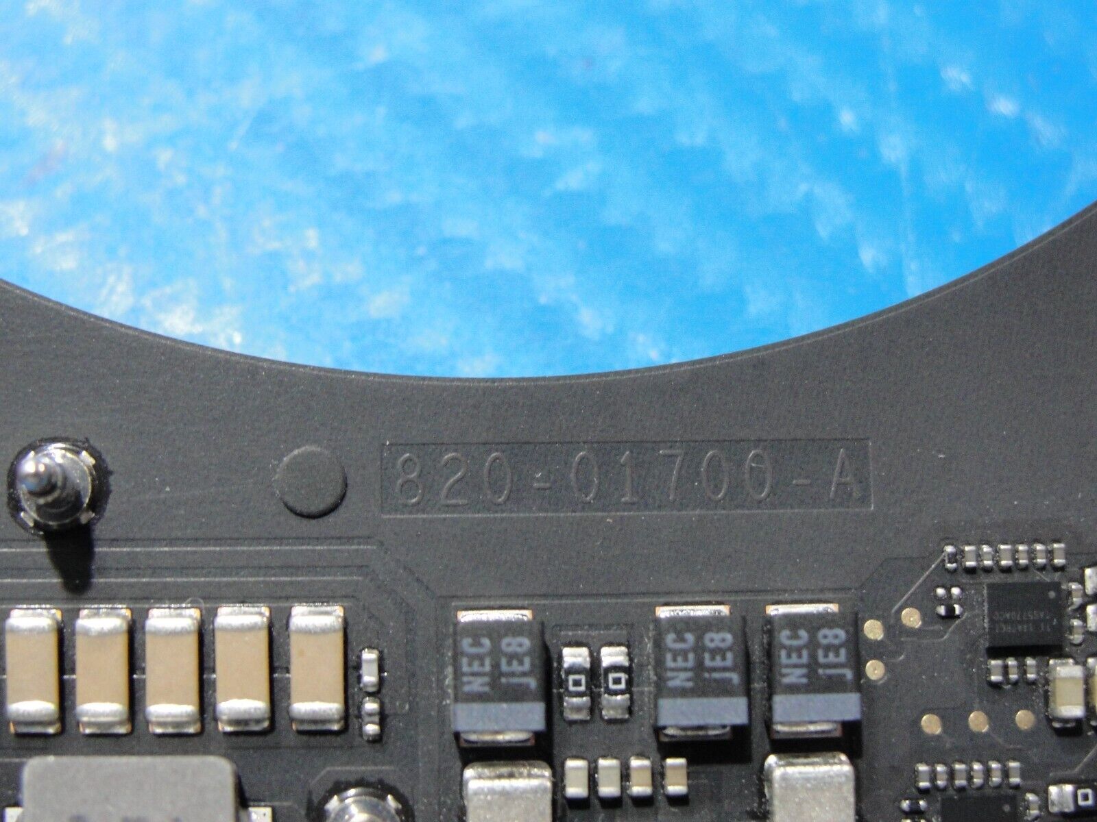 MacBook Pro A2141 16" i7-9750H 2.6GHz 16GB 5300 4G Logic Board 820-01700-A AS IS