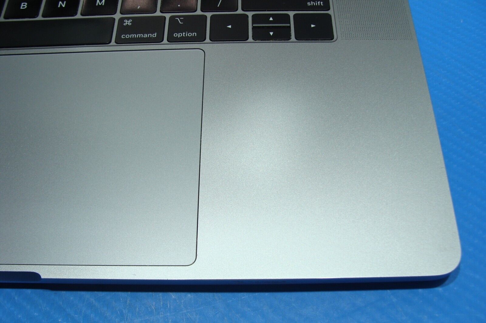 Apple MB Pro A1990 15" (2019) i7-9750H 2.6GHz 16GB 256GB PRO 555X Touchbar/ID