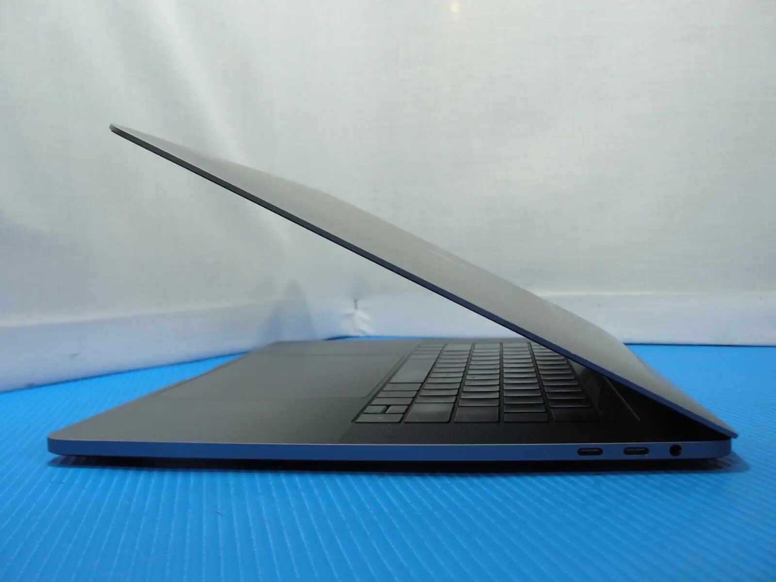 191 cycle! Apple MacBook Pro 15" 2018 i7-8580H 2.6GHz 16GB 512GB A1990 Pro 560X