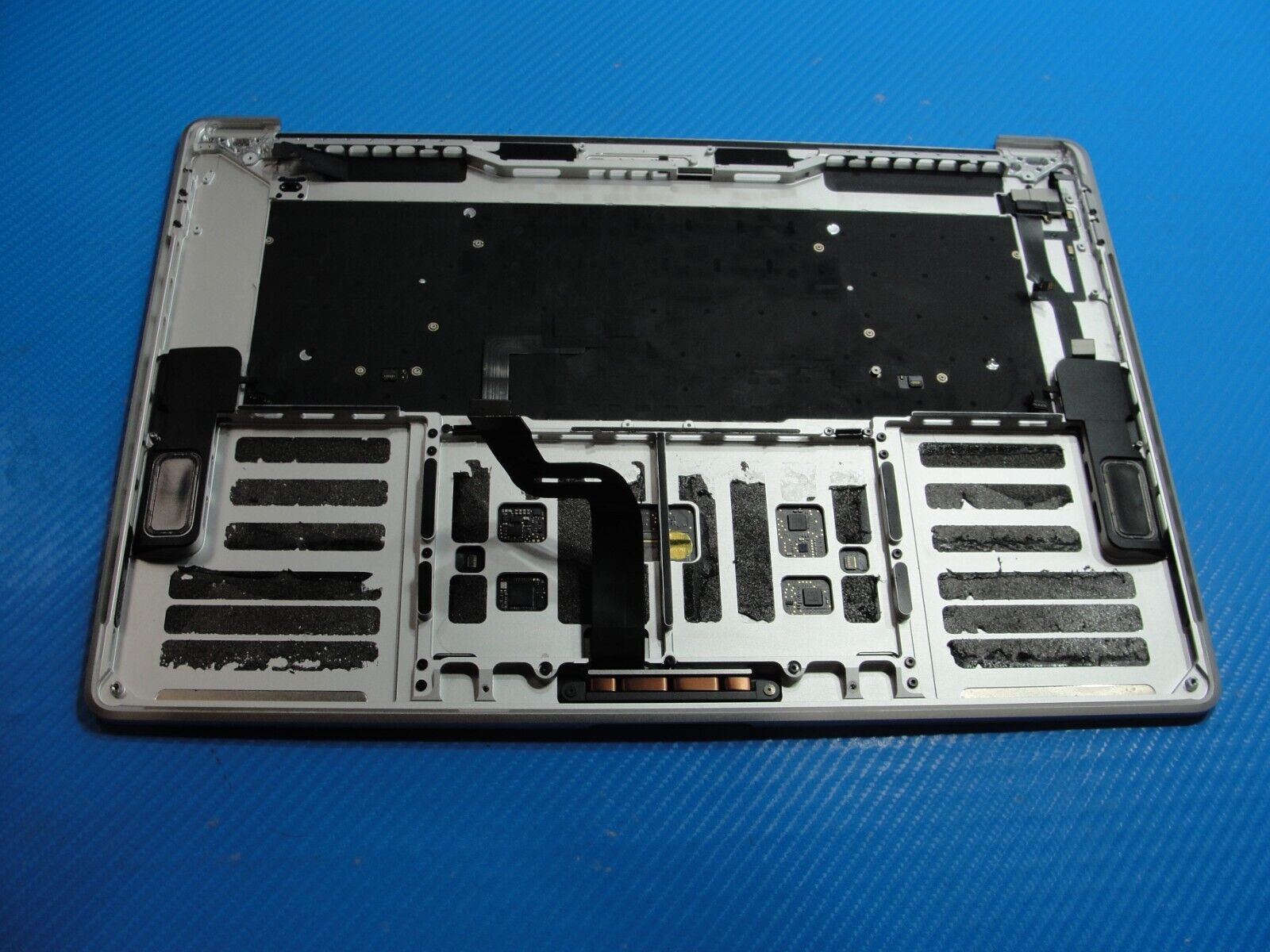 MacBook Pro A1990 15" 2019 MV902LL Top Case Palmrest NO Battery Silver 661-13164