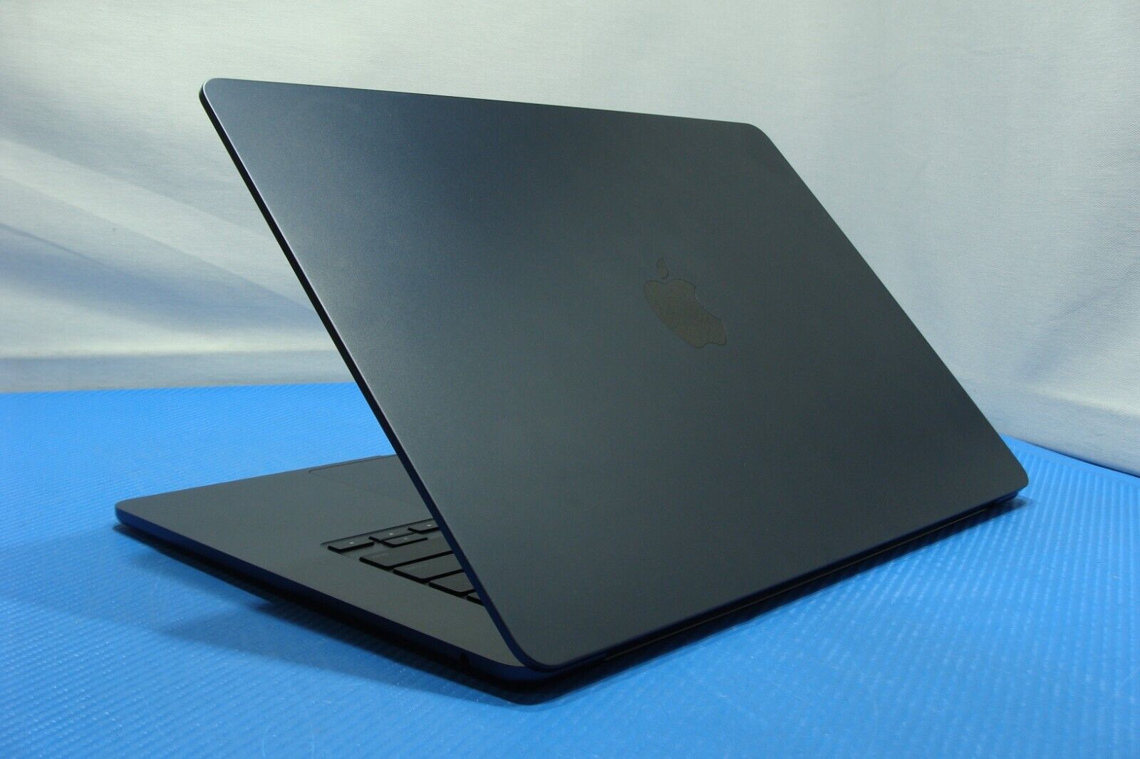 Apple MacBook Air A2941 15.3" M2 8CPU/10GPU 3.49GHz 8GB 512GB 100% Bat MQKW3LL/A