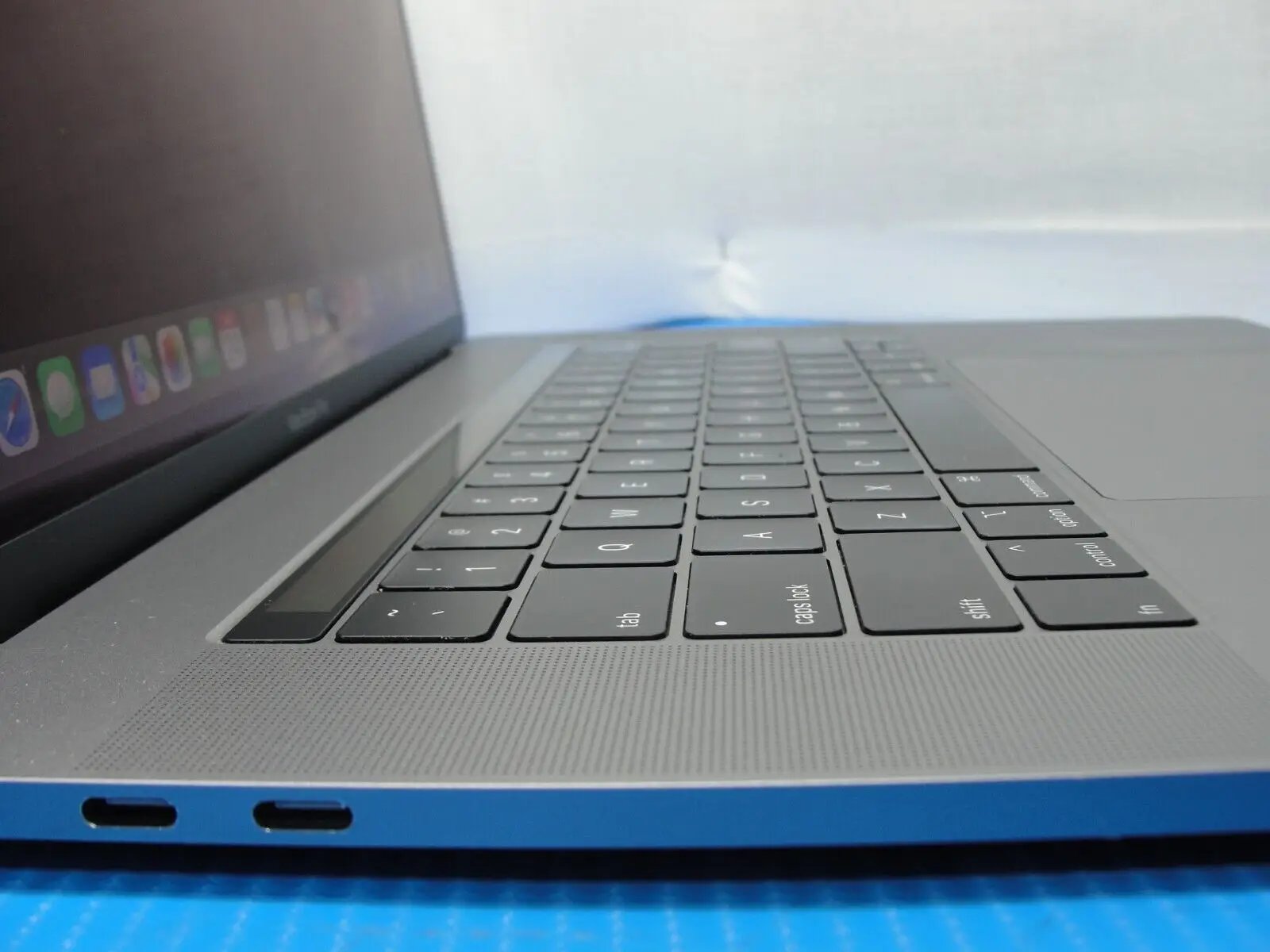 191 cycle! Apple MacBook Pro 15" 2018 i7-8580H 2.6GHz 16GB 512GB A1990 Pro 560X