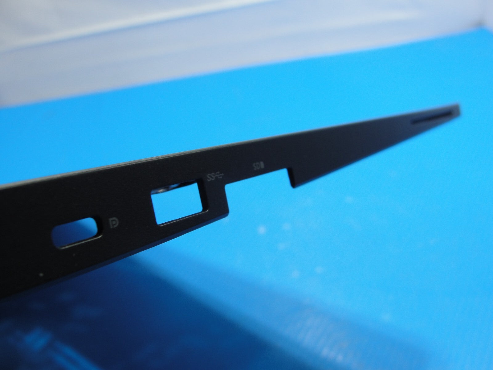 Dell Latitude 5591 15.6" Genuine Palmrest w/Touchpad AP259000600