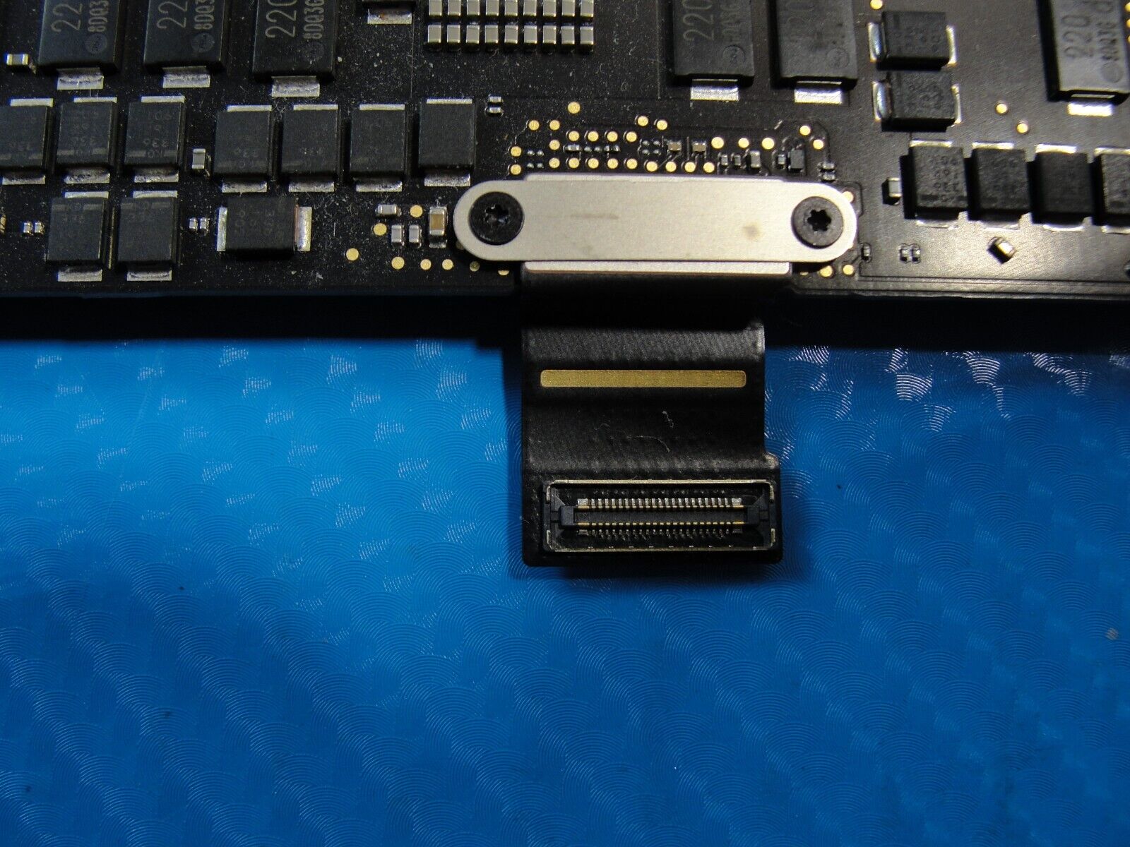 MacBook Pro A1990 15