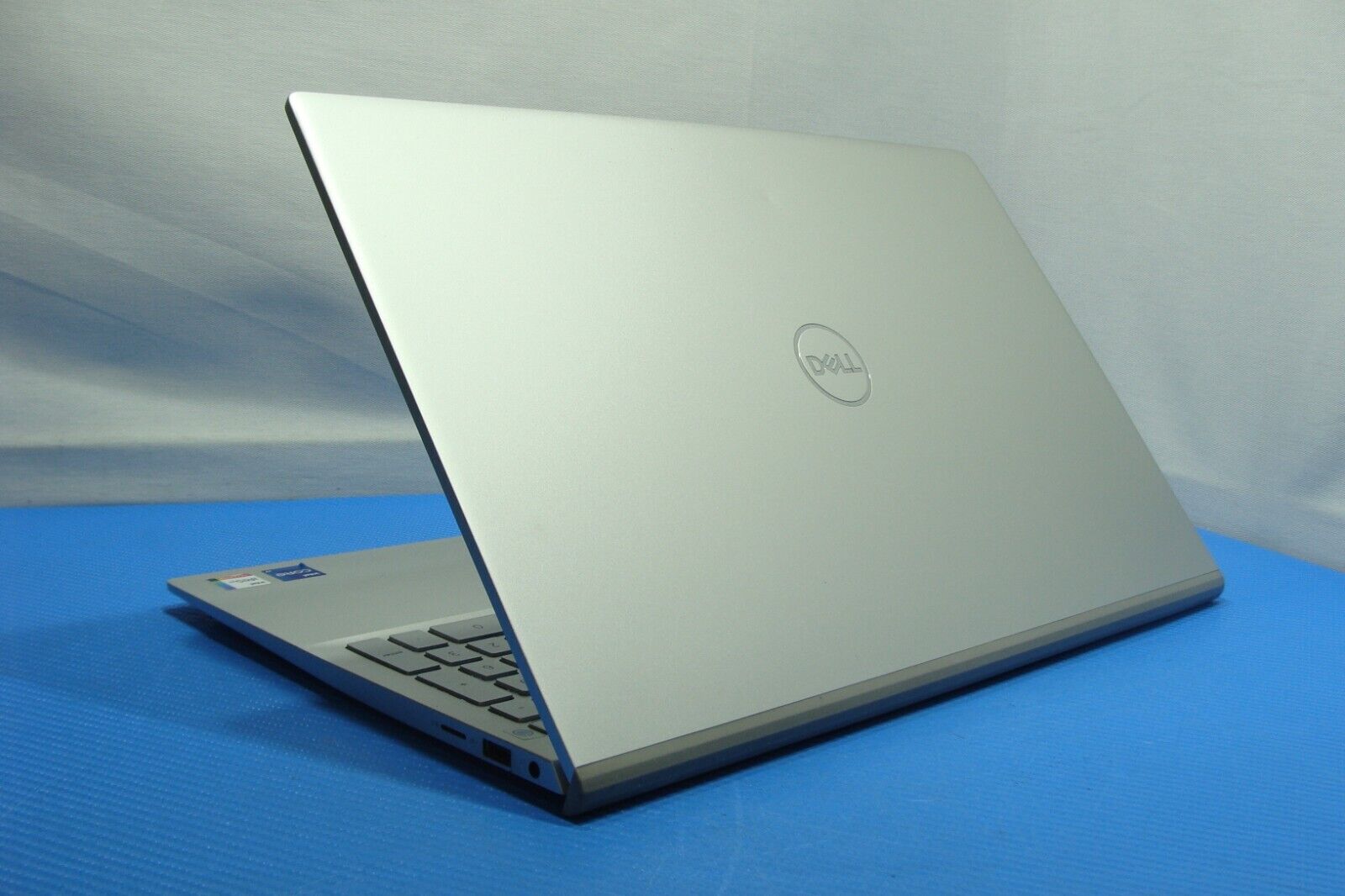 DELL Inspiron 5502 15.6" FHD Intel i7-1165G7 2.8GHZ 12GB RAM 512GB SSD +Charger