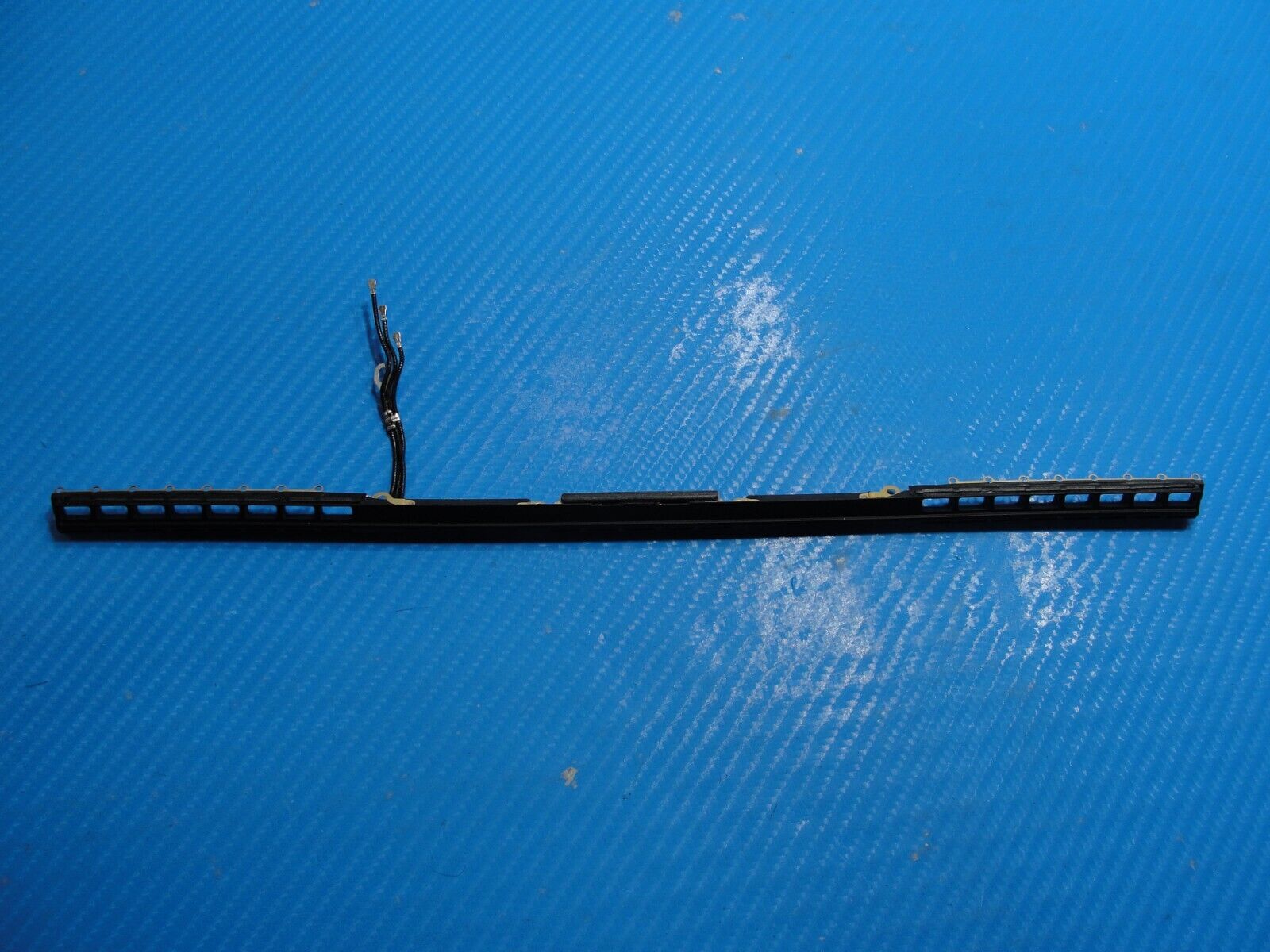 MacBook Pro A2141 Late 2019 MVVJ2LL/A 16" Genuine Rear Vent & Antenna Module