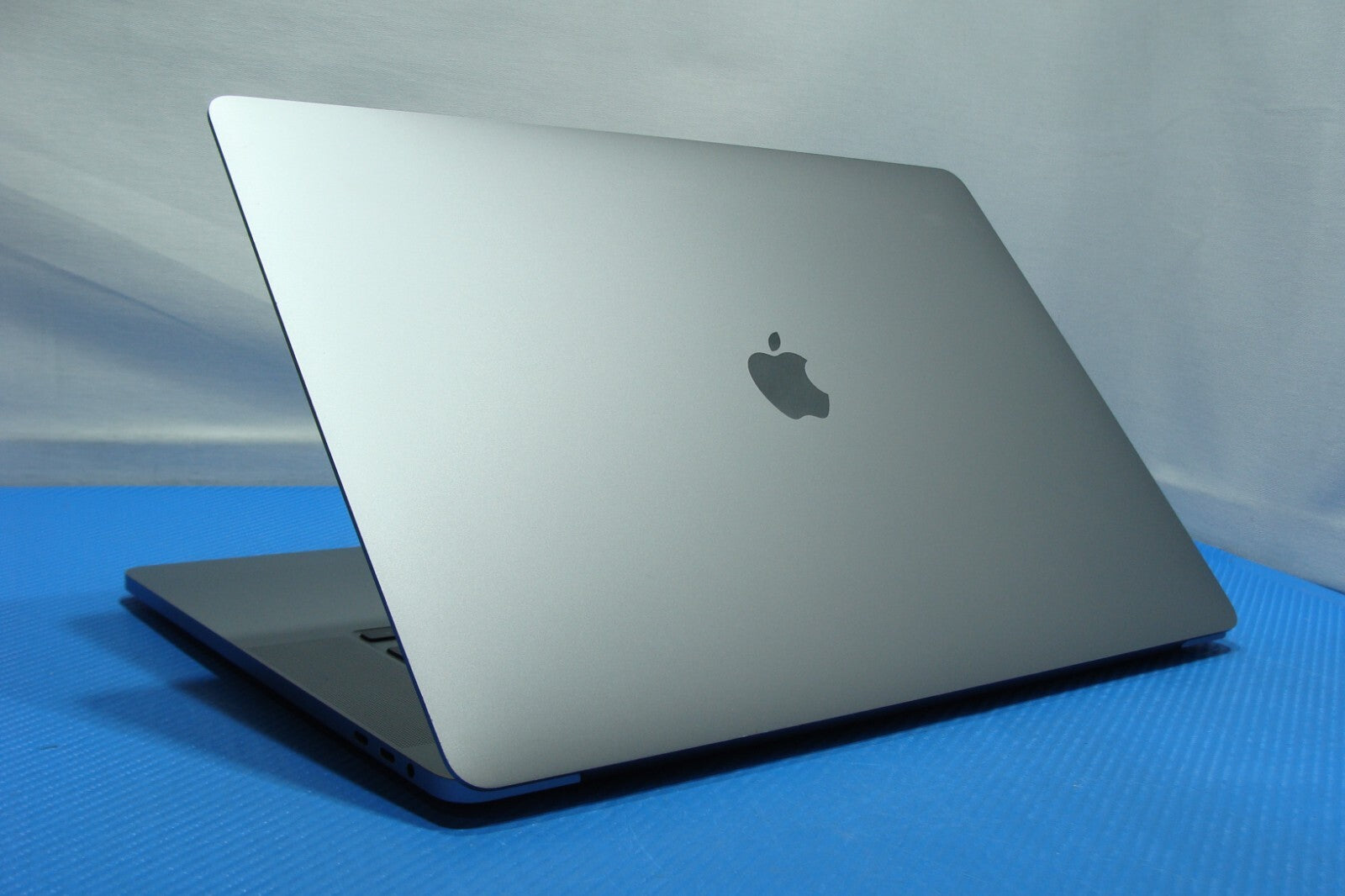 Apple MacBook Pro A2141 16" i7-9750H 2.6Ghz 32GB 1TB SSD PRO 5500M MVVL2LL/A