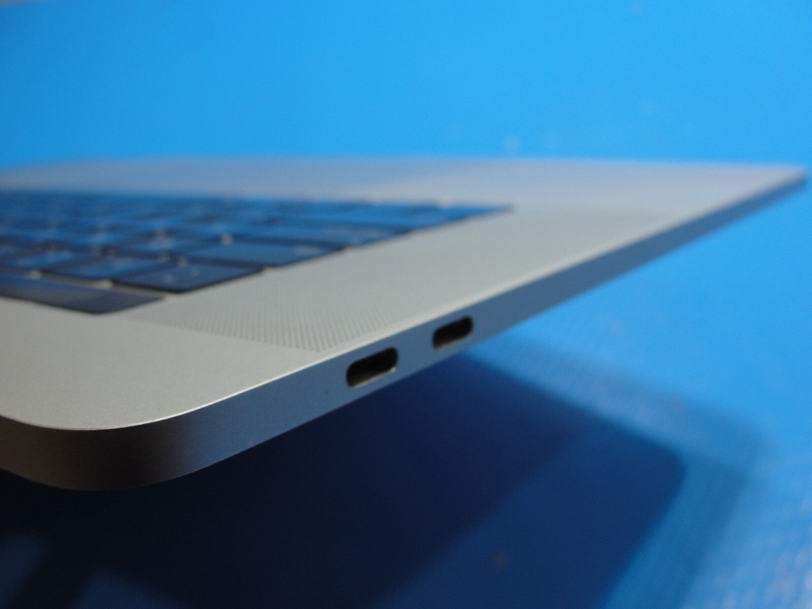 MacBook Pro A1990 15