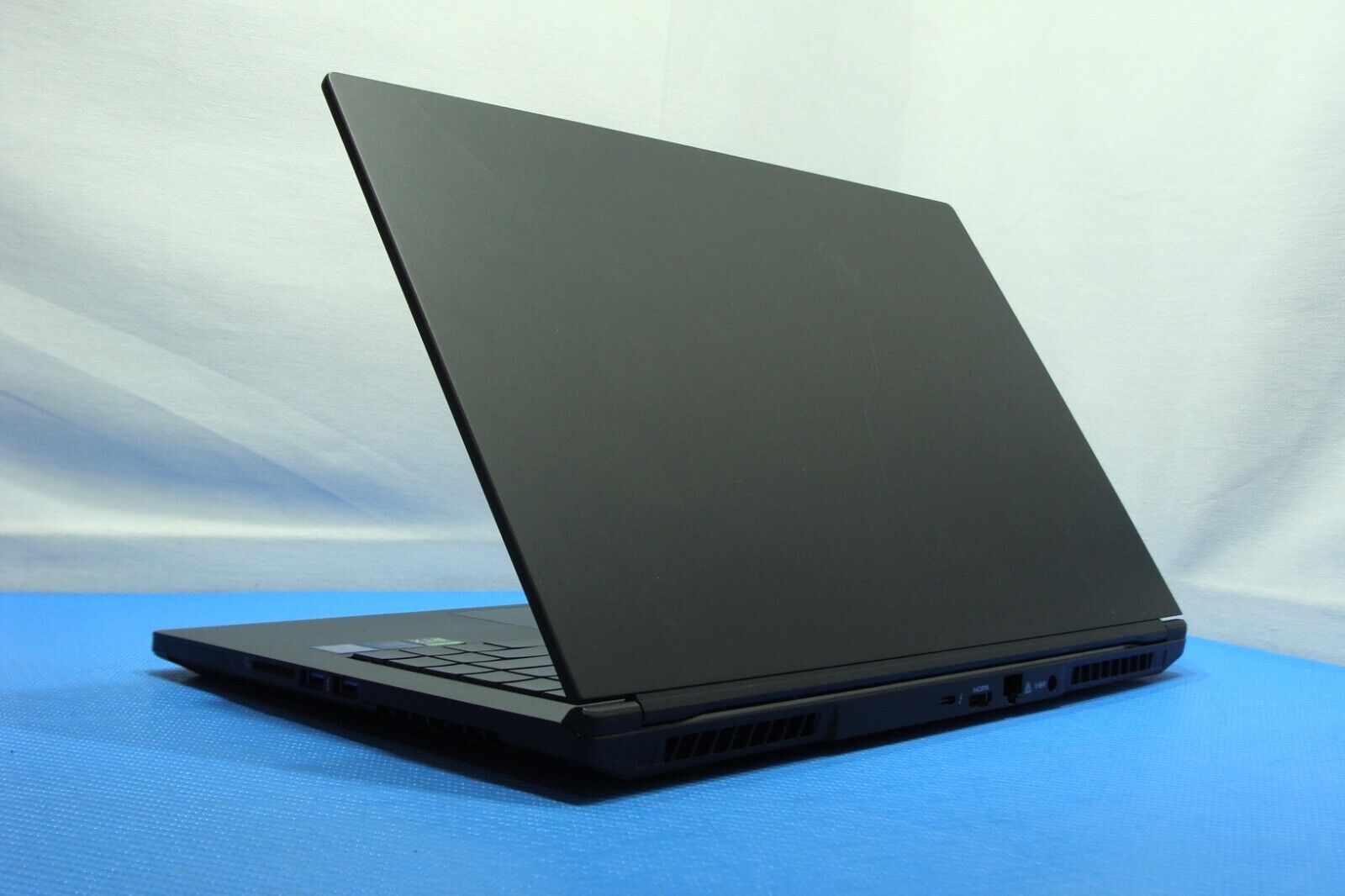 CyberPowerPC C Series 15.6"FHD 143hz Core i7-9750H 2.6GHz 16GB 1TB RTX 2070 8GB
