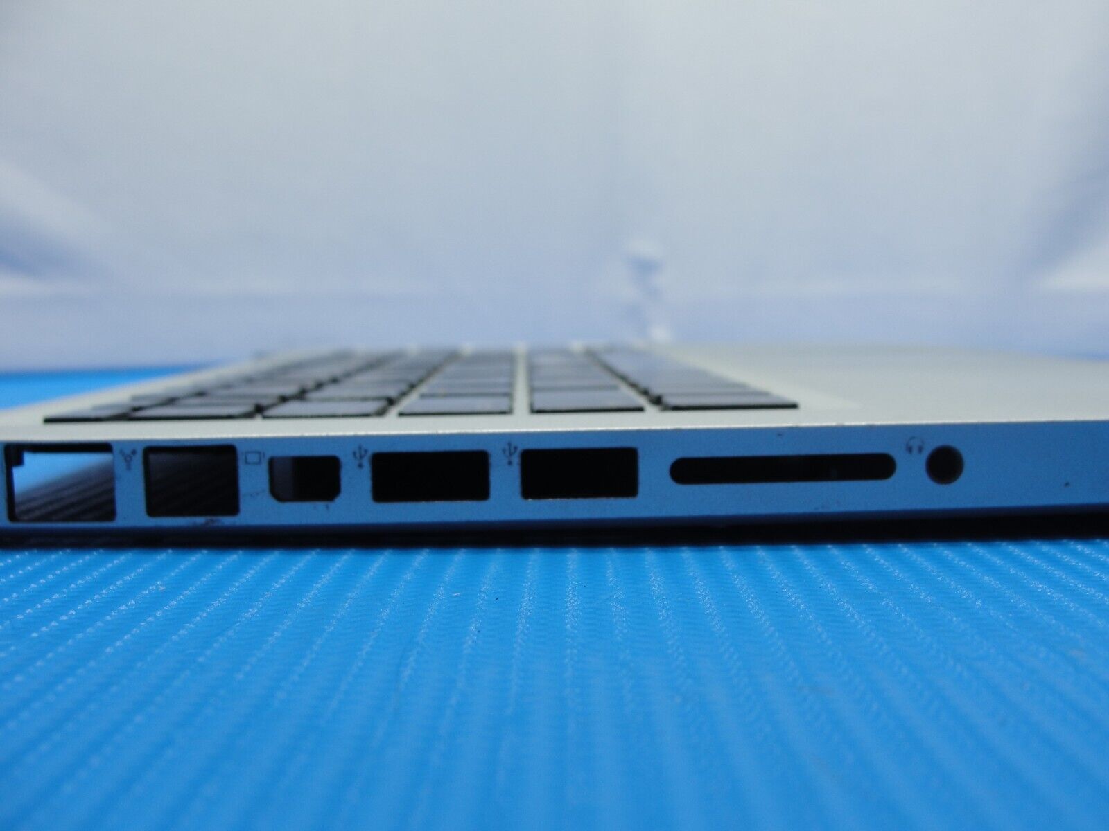 MacBook Pro A1278 2009 MB990LL/A 13"  Top Case Palmrest w/BL Keyboard 661-5233