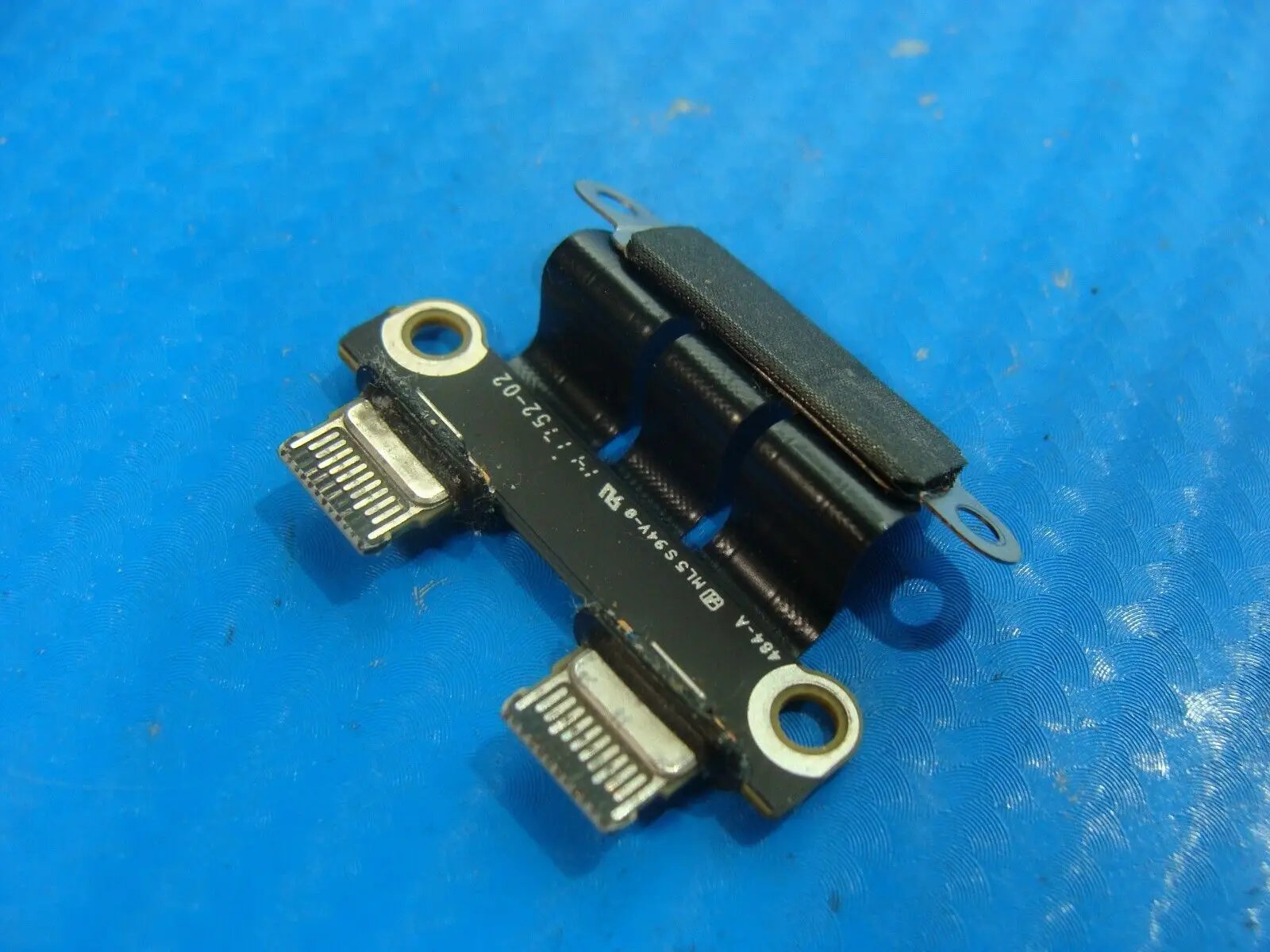 MacBook Pro 13" A1706 Mid 2017 MPXV2LL/A MPXW2LL/A OEM I/O Board 923-01444