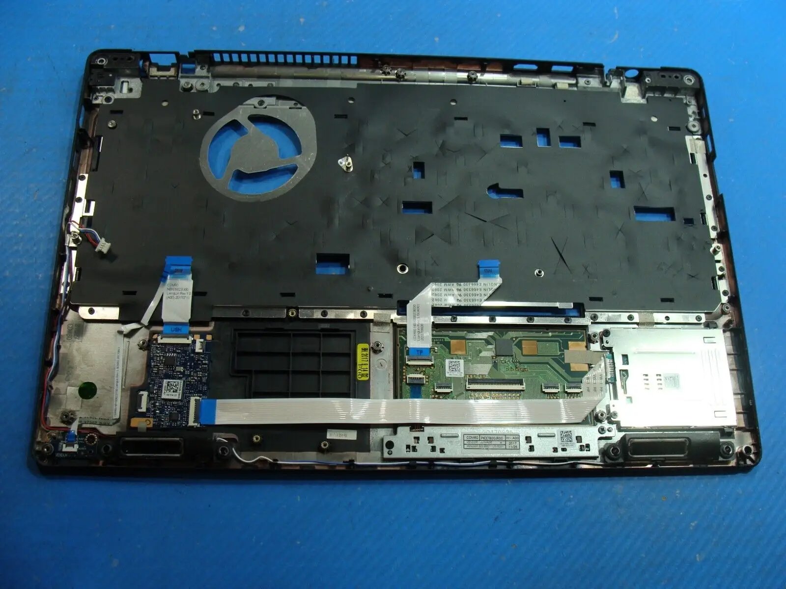 Dell Latitude 5580 15.6" Genuine Palmrest w/Touchpad Black