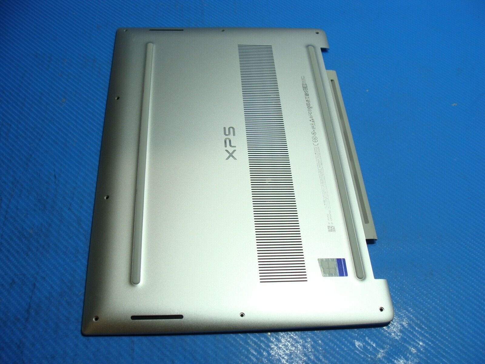 Dell XPS 15 9575 15.6" Genuine Bottom Case Base Cover Silver 4DCWH