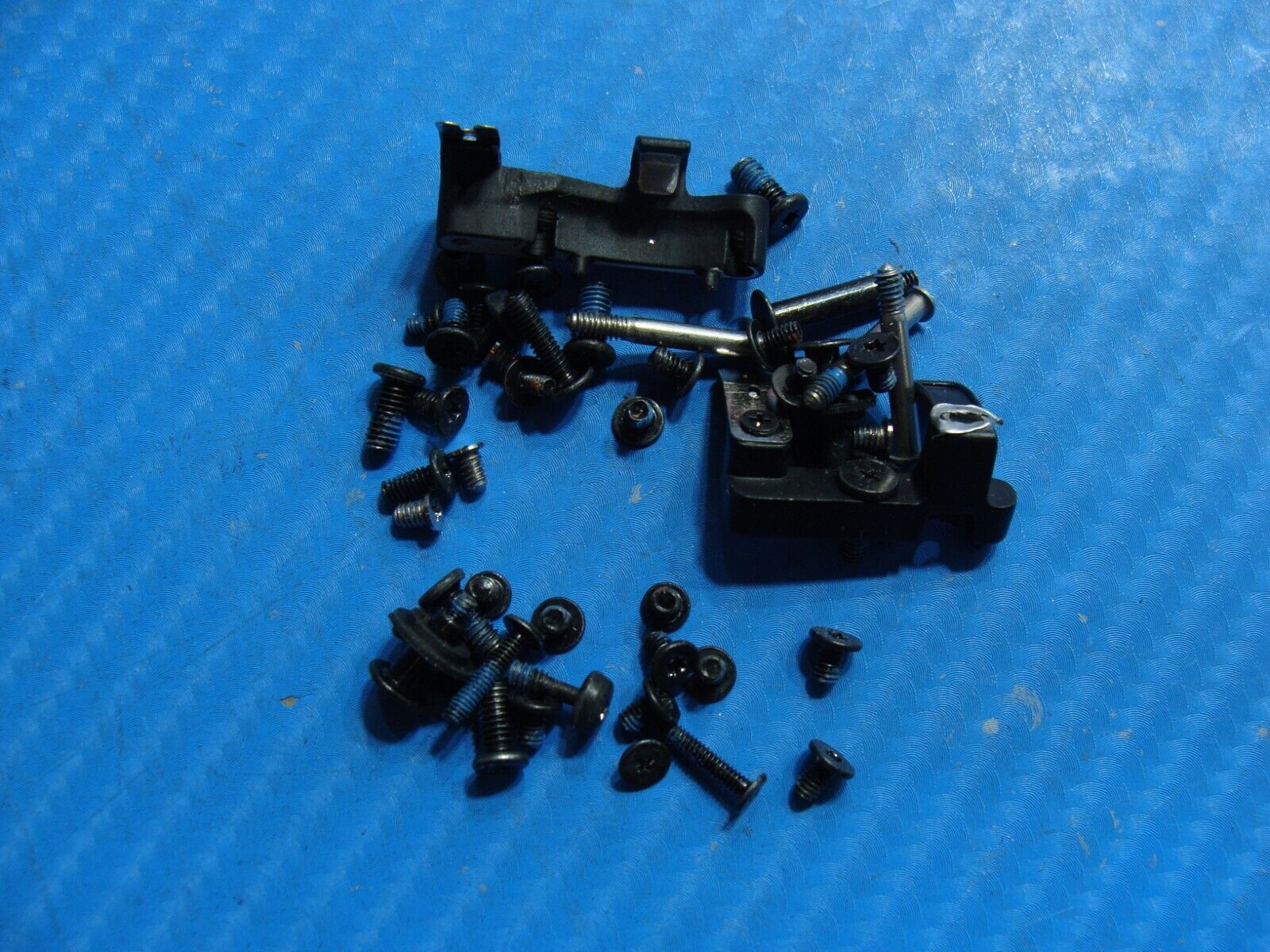 MacBook Pro 15" A1286 Mid 2012 MD103LL/A Genuine Screw Set Screws GS196833