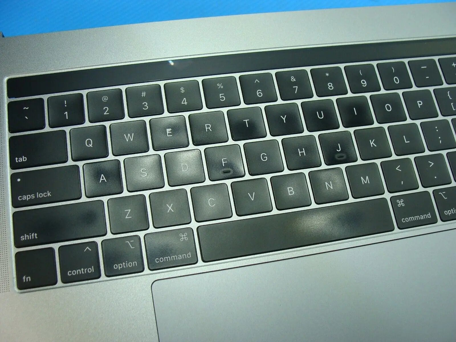 MacBook Pro 15" A1990 2019 MV902LL Top Case Palmrest w/Battery Gray 661-13163