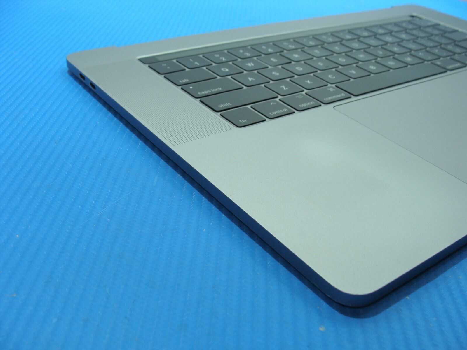 MacBook Pro 15" A1707 2017 MPTT2LL/A Top Case Palmrest NO Battery Gray 661-07954