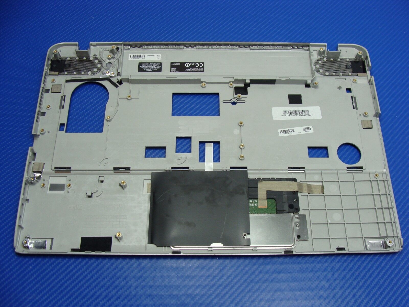 Toshiba Satellite P845t-S4305 14" Genuine Palmrest w/ Touchpad Y000001570